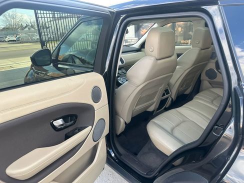 Used 2018 Land Rover Range Rover Evoque image 12