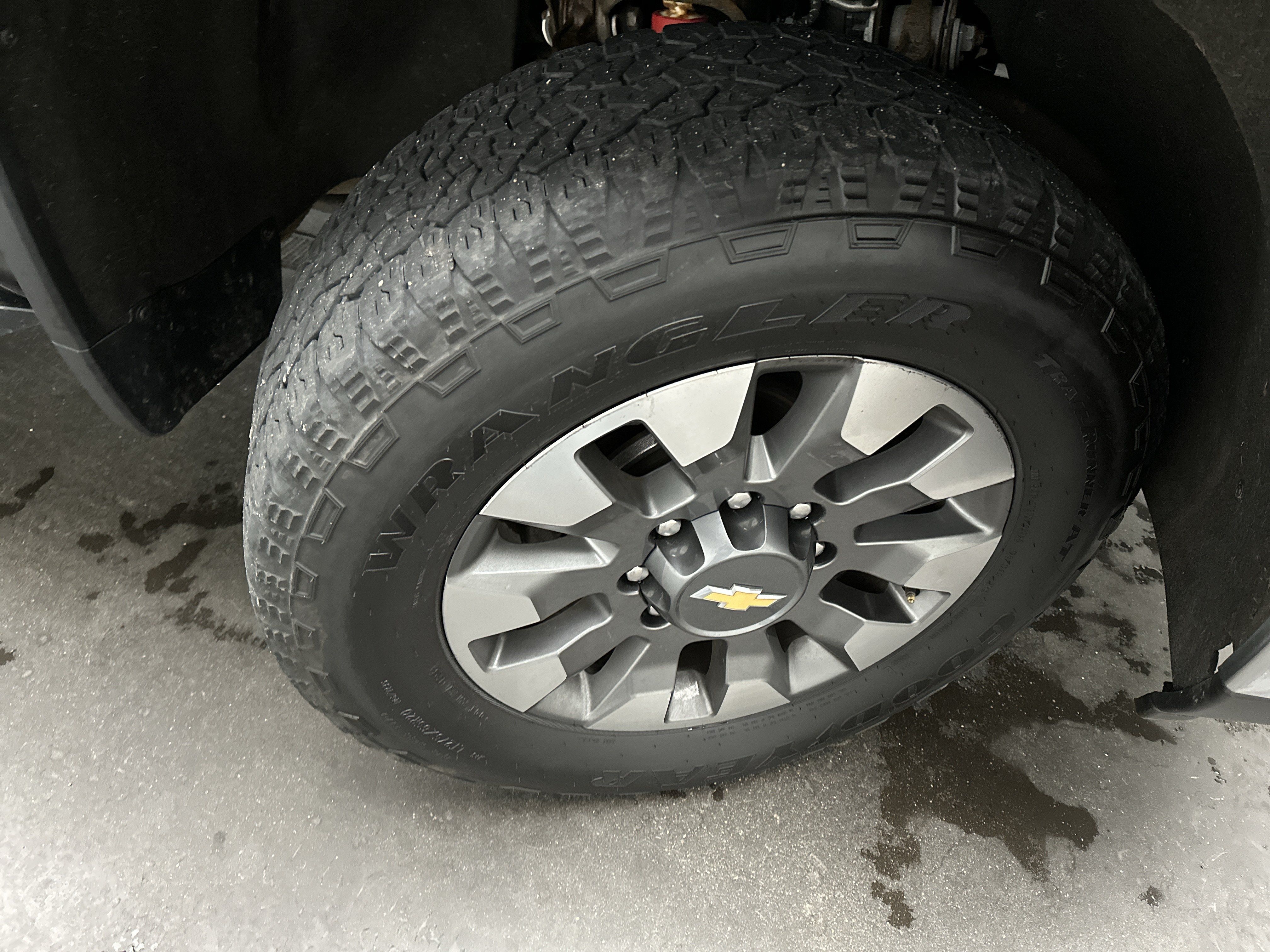 Used 2024 Chevrolet Silverado 2500 LT AWD/4WD image 9
