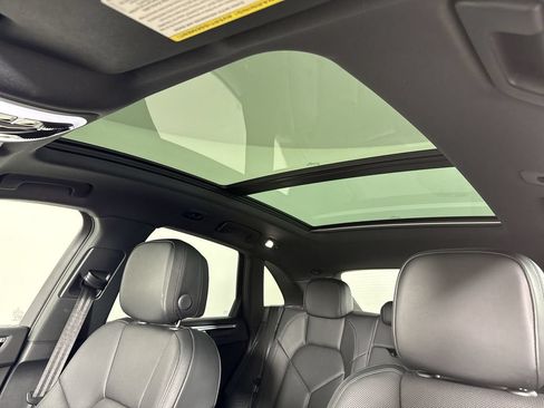Certified 2025 Porsche Macan AWD/4WD image 42