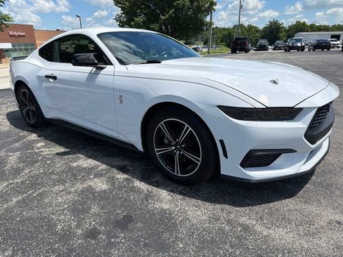 Used 2025 Ford Mustang Coupe RWD image 2