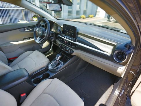 Used 2020 Kia Forte LXS FWD image 18