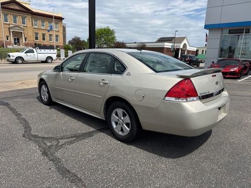 Used 2009 Chevrolet Impala LT w/ Luxury Edition Package FWD image 3