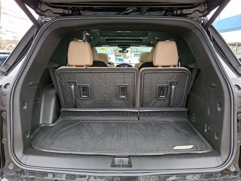 Used 2023 Chevrolet Traverse Premier image 28