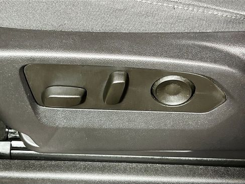 Used 2025 Chevrolet Silverado 1500 LT image 15