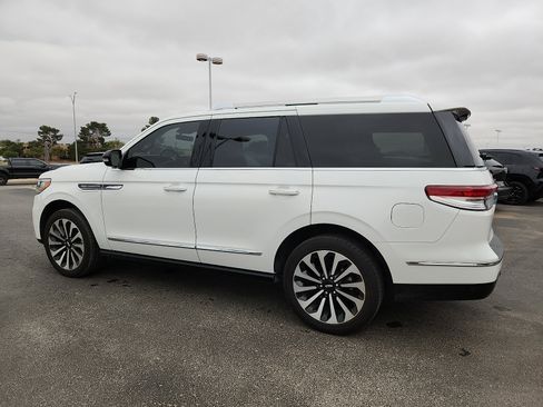 Used 2023 Lincoln Navigator Reserve AWD/4WD image 4