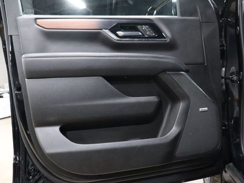 Used 2025 GMC Yukon Denali AWD/4WD image 8