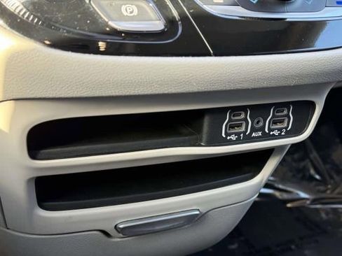 Used 2023 Chrysler Pacifica Touring-L image 27