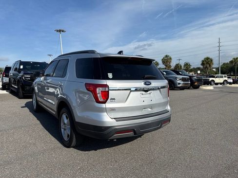 Used 2019 Ford Explorer XLT FWD image 3
