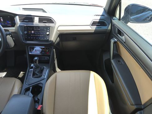 Used 2023 Volkswagen Tiguan SE FWD image 16