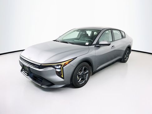 Used 2025 Kia K4 LXS image 3