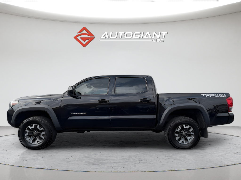 Used 2016 Toyota Tacoma TRD Off-Road AWD/4WD image 3