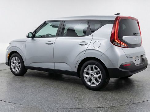 Used 2025 Kia Soul LX w/ LX Technology Package FWD image 6