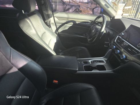 Used 2018 Honda Accord Sport image 8
