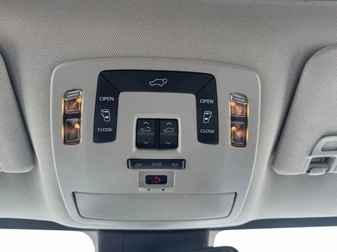 Used 2022 Toyota Sienna XLE w/ XLE Plus Package image 27