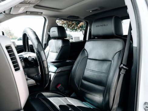 Used 2018 GMC Sierra 2500 Denali w/ Duramax Plus Package AWD/4WD image 22