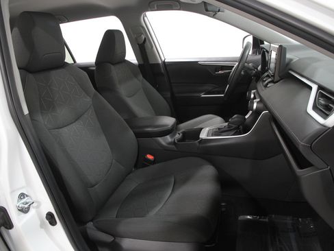 Used 2022 Toyota RAV4 XLE image 19