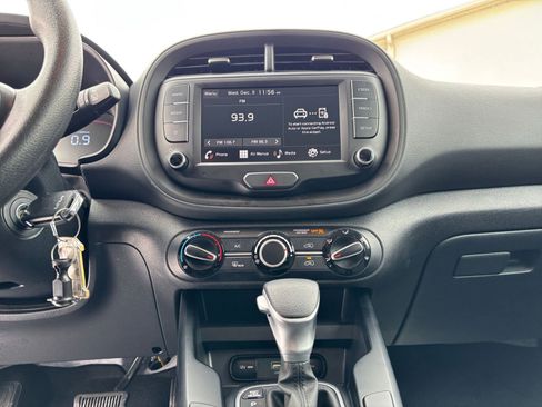 Used 2025 Kia Soul LX w/ LX Technology Package image 18