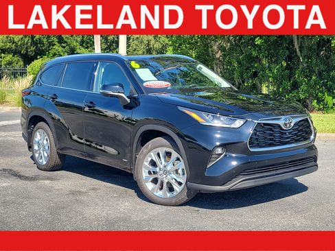 Certified 2026 Toyota Highlander Limited AWD/4WD image 1