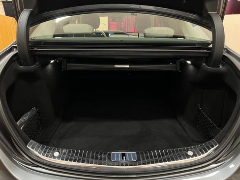 Used 2017 Mercedes-Benz S 550 Sedan image 37
