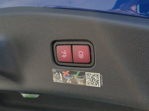 Used 2025 Mercedes-Benz CLE 300 4MATIC Coupe image 10