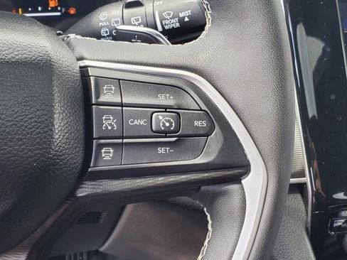 Used 2023 Jeep Grand Cherokee Altitude AWD/4WD image 13