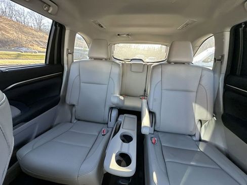 Used 2014 Toyota Highlander Limited image 30