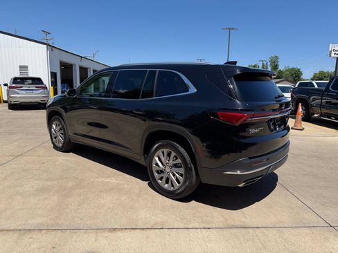Used 2025 Buick Enclave Preferred FWD image 30