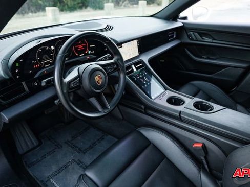 Used 2022 Porsche Taycan image 2