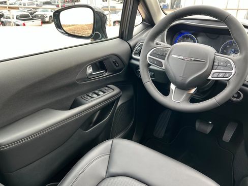 New 2026 Chrysler Pacifica Select image 11