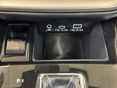 Used 2024 Subaru Outback Premium image 34