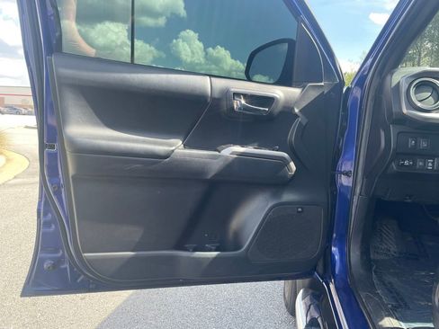Used 2022 Toyota Tacoma Limited RWD image 10