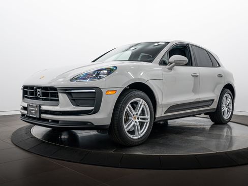 Certified 2026 Porsche Macan AWD/4WD image 1