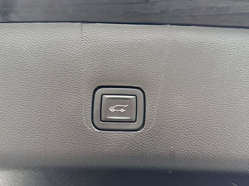 Used 2023 Chevrolet Traverse LT AWD/4WD image 11