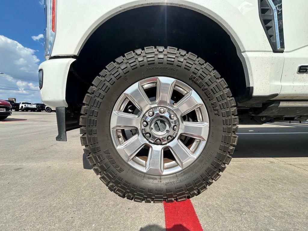 Used 2023 Ford F250 Platinum w/ FX4 Off-Road Package AWD/4WD image 6