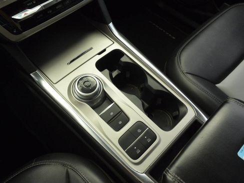 Used 2022 Ford Explorer XLT w/ Equipment Group 202A image 28