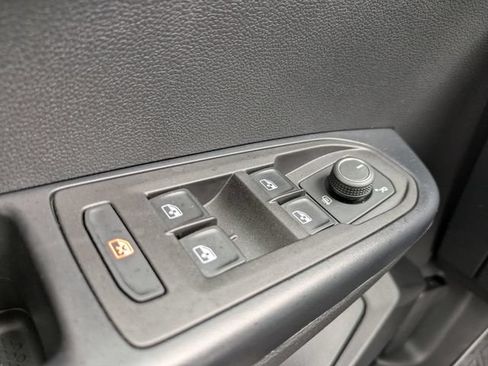 Certified 2025 Volkswagen Taos S AWD/4WD image 24