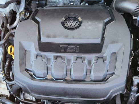 Used 2018 Volkswagen Tiguan SEL FWD image 14
