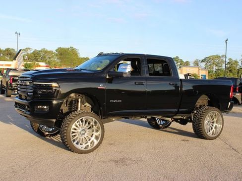 Used 2025 RAM 2500 Laramie w/ Sport Appearance Package image 5