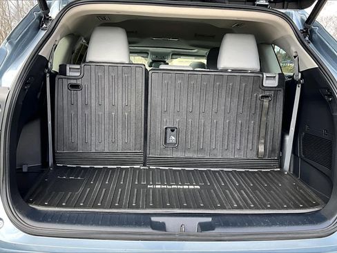 Used 2023 Toyota Highlander XLE image 31