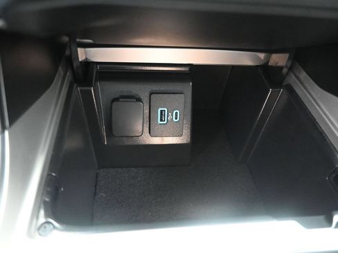 Used 2022 Ford Explorer XLT w/ Equipment Group 202A AWD/4WD image 21