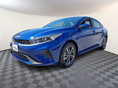 Certified 2024 Kia Forte LXS FWD image 3