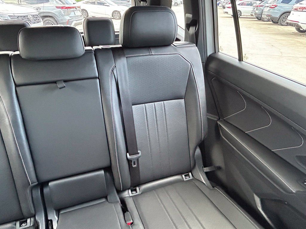 Certified 2023 Volkswagen Tiguan SE R-Line FWD image 14