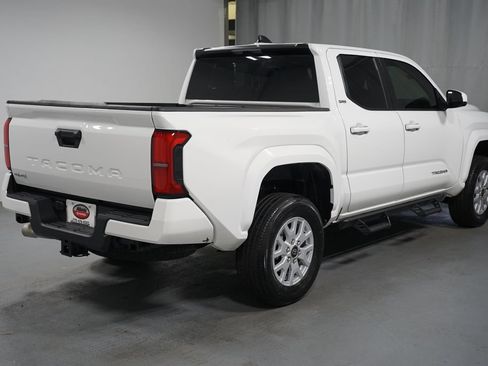 Certified 2025 Toyota Tacoma SR5 AWD/4WD image 8