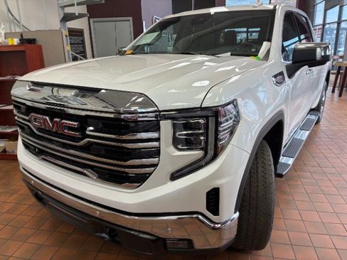 Used 2022 GMC Sierra 1500 SLT w/ SLT Premium Plus Package AWD/4WD image 35