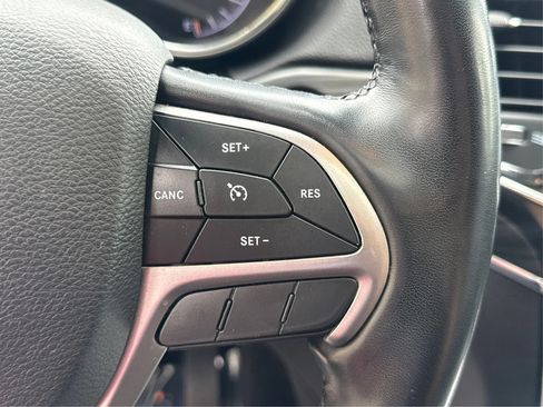 Used 2021 Jeep Grand Cherokee Limited AWD/4WD image 35