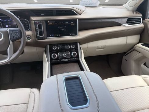 Used 2021 GMC Yukon Denali AWD/4WD image 3