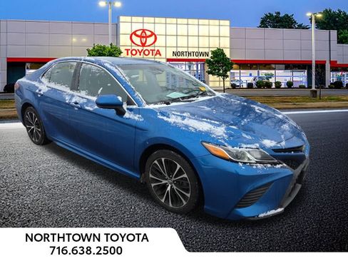 Used 2018 Toyota Camry SE image 1