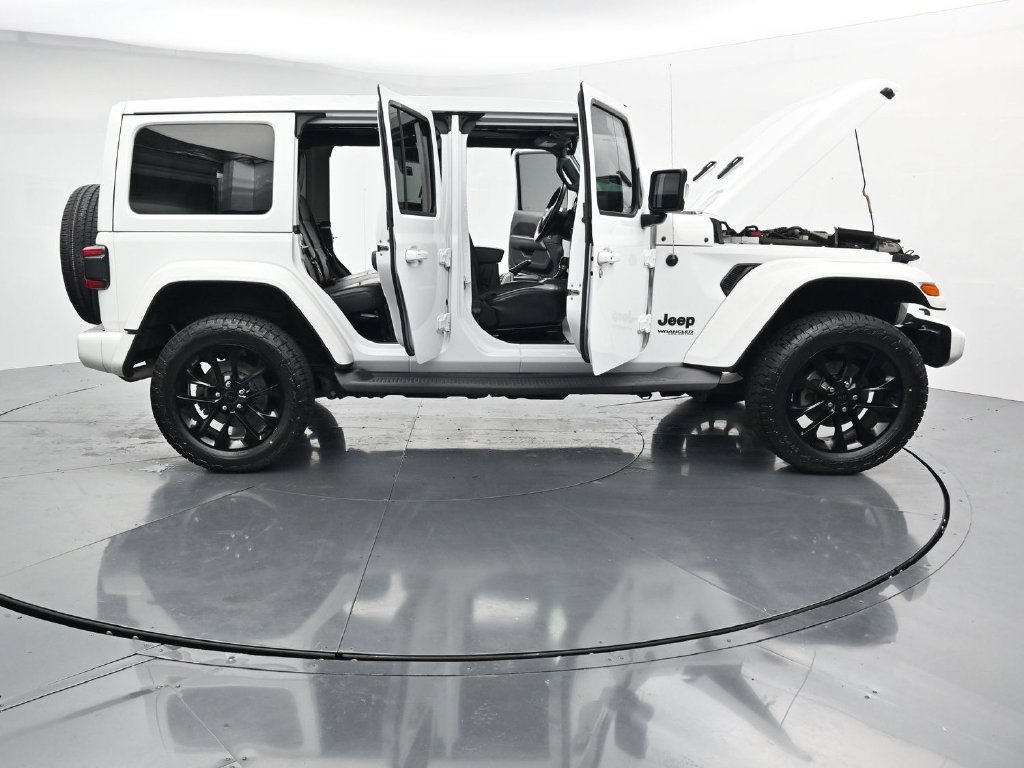 Used 2022 Jeep Wrangler Unlimited Sahara AWD/4WD image 41