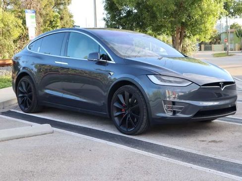 Used 2020 Tesla Model X Performance image 3