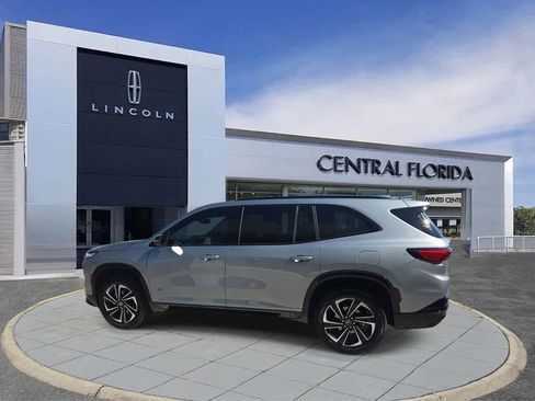 Used 2025 Buick Enclave Sport Touring w/ Power Package FWD image 7
